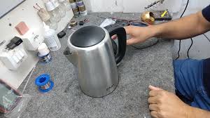 reparacao-de-trabalhador-de-manutencao-de-servico_23-2149176710